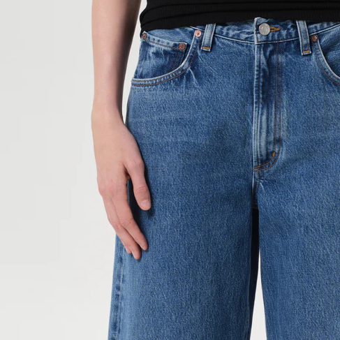 Myth Low Curve Jean